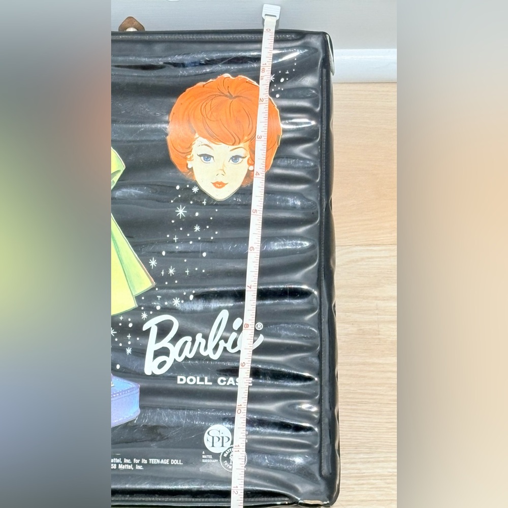 VINTAGE BARBIE MATTEL
BLACK DOLL CARRYING
CASE VIVID BOLD COLORS
COLLECTIBLE - Picture 13 of 16